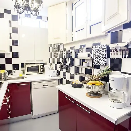 Lovelystay - Castle Hill Lissabon