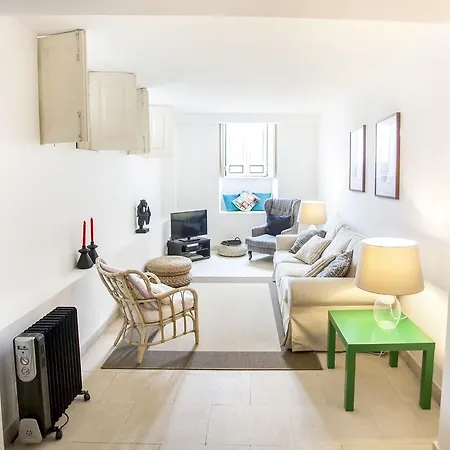 Lovelystay - Castle Hill Lisbon