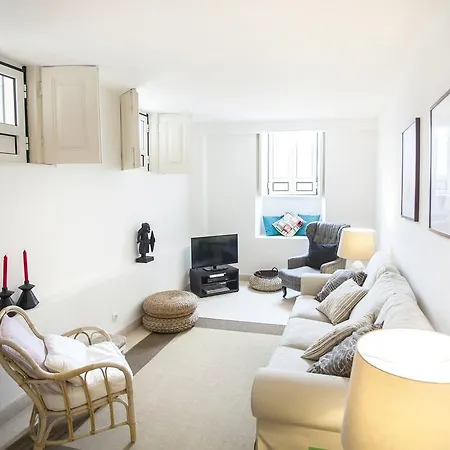 Lovelystay - Castle Hill Apartment Lisbon
