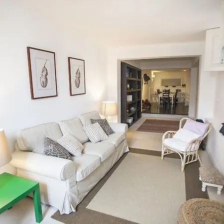 Lovelystay - Castle Hill Apartment *